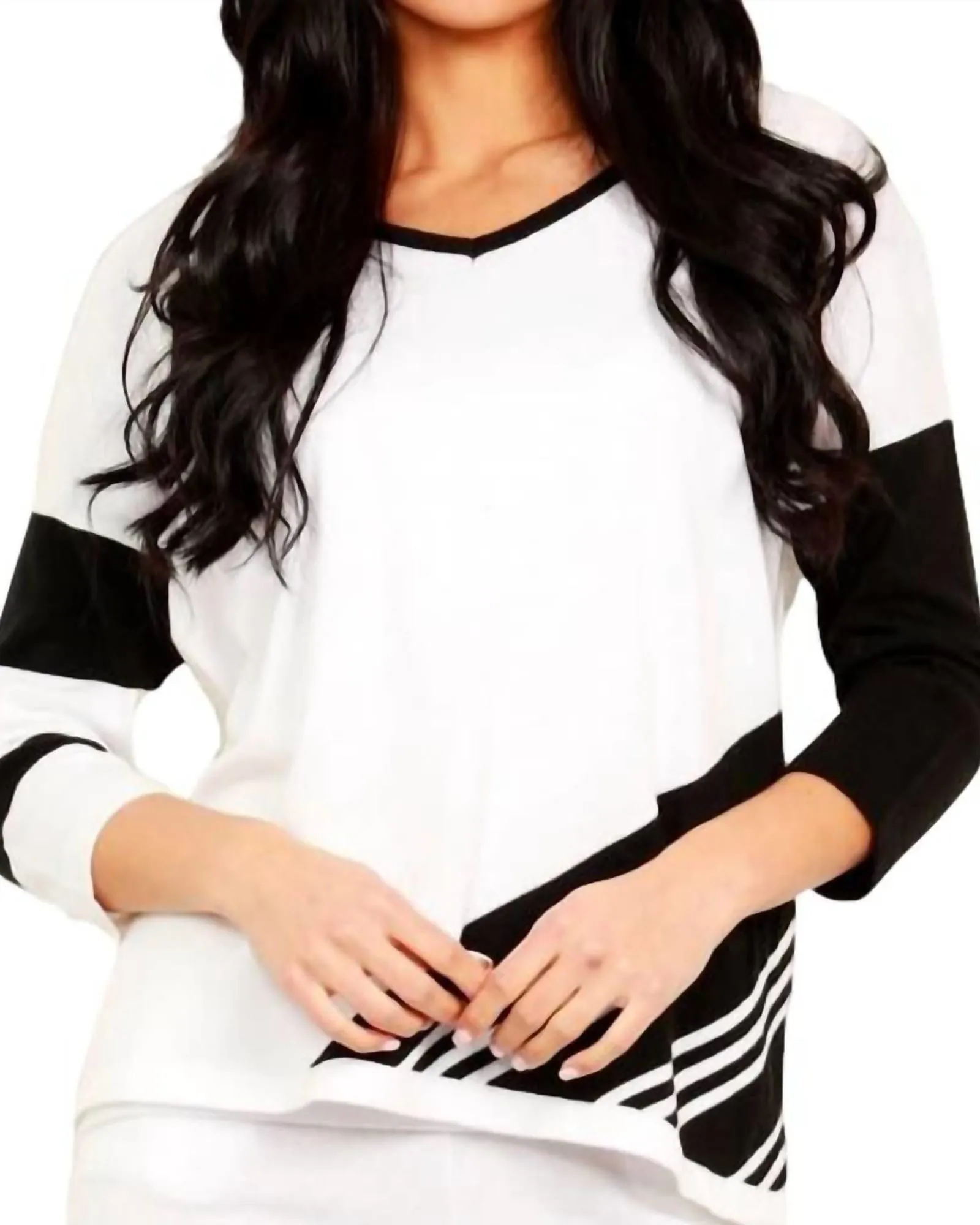 Abstract V-Neck Pullover in White/Black | White/Black